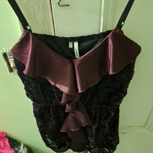 Studio Y Women's Top - Picture 4 of 8